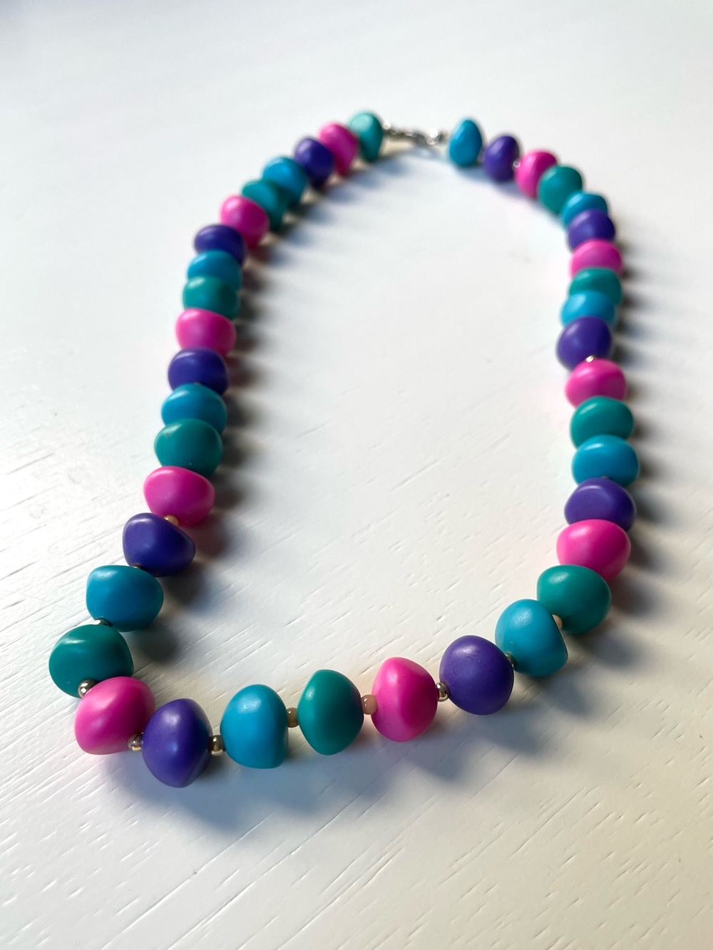 Vintage multicolored acrylic/plastic beaded necklace glows